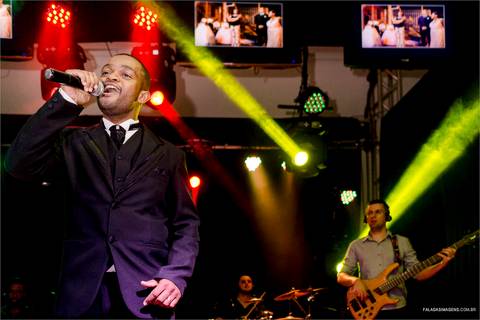 noivo cantando durante a balda, festa no espaço dias de festas '