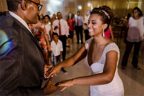 noiva dançando com o pai'