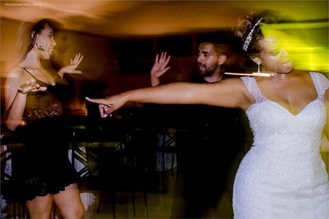 noiva se divertindo'