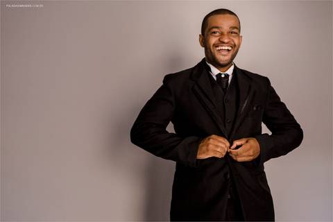 noivo Nilton pronto para ir ao encontro da noiva Elianara'