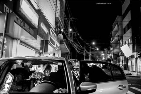 noiva indo para a igreja'