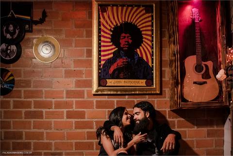 shine crazy rock bar, fotografia de casal em bar de rock'