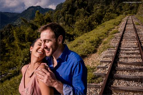 Pre Wedding na linha do trem na cidade de Campos do Jordão'