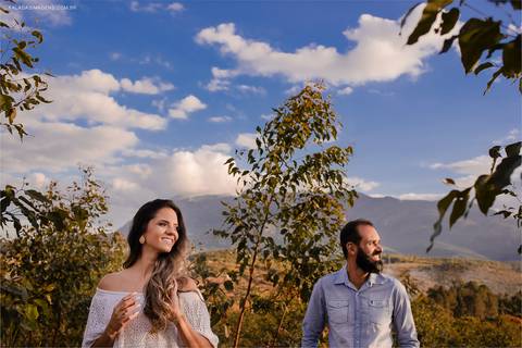 Flávio e Andrea, pré casamento, Santa Bárbara, Minas Gerais, abraço, sorrisos, felicidade'