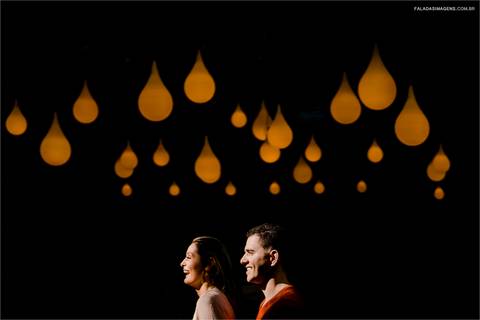 pre wedding, felicidade, casal sorrindo em ensaio de pré casamento'