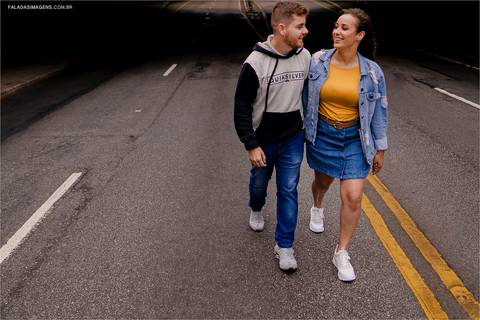 Caminhando juntos, felizes, a caminho da felicidade, '