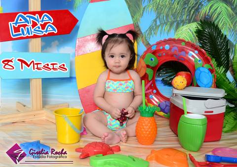 Linda sessão de acompanhamento mensal tema Verão praia sol mar biquíni boia bebê acompanhamento mensal '
