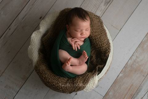 Baby lying down in a bow '
