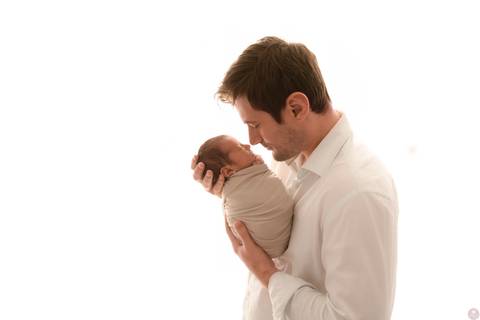 fotos newborn com o pai'