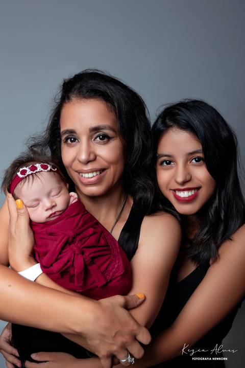 NEWBORN HELENA ANDRADE COM A MAMÃE E VOVÓ'