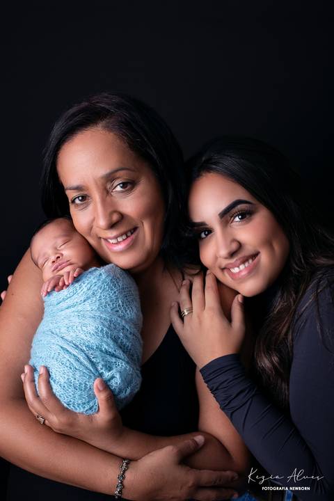 NEWBORN ENRICO COM A MAMÃE E VOVÓ'
