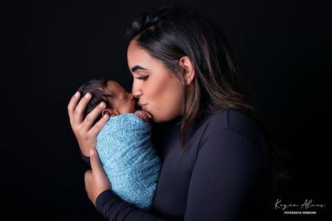 NEWBORN ENRICO COM A MAMÃE'