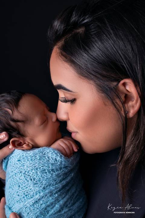 NEWBORN ENRICO COM A MAMÃE'