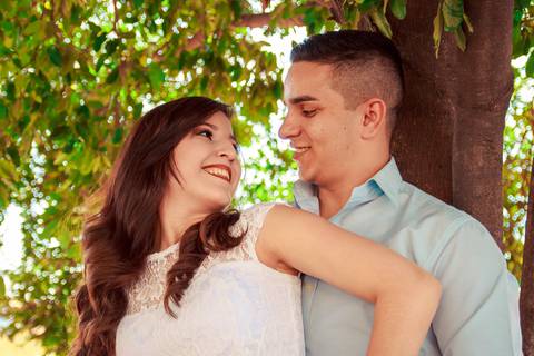 casal feliz após casamento'