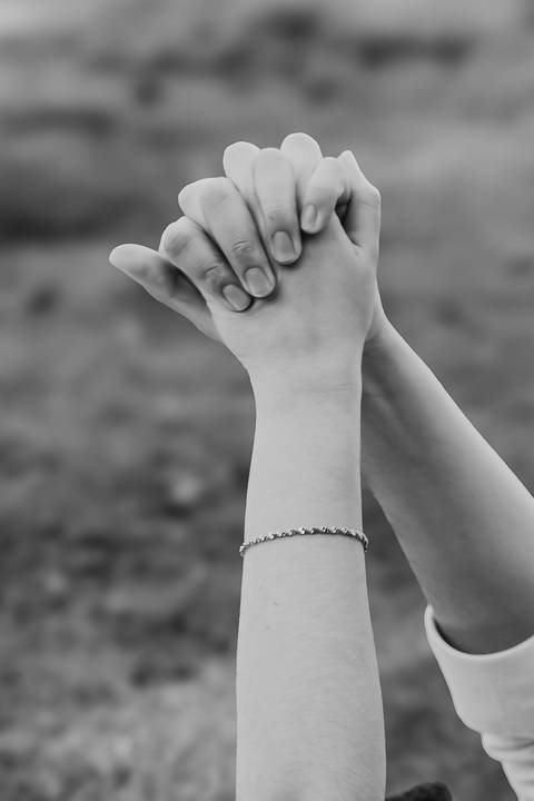 Fotógrafo de casamento em Ribeirão Preto: o ensaio da Júlia e do Amadeu mostra como a luz natural e a direção leve criam fotos emocionantes e autênticas.'