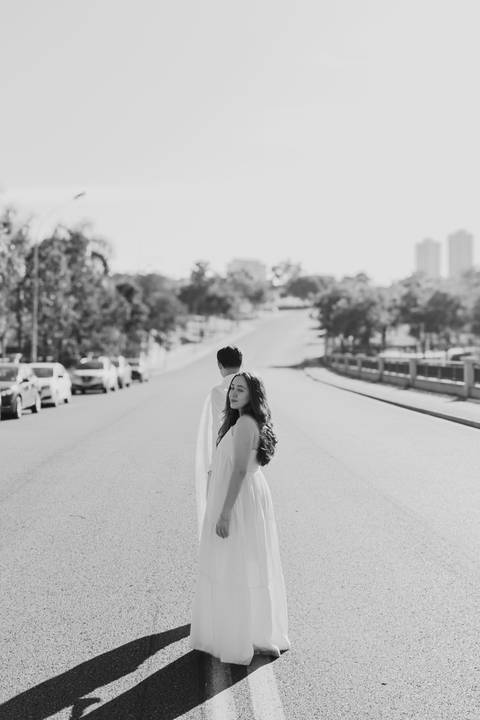 Fotógrafo de casamento em Ribeirão Preto: o ensaio da Júlia e do Amadeu mostra como a luz natural e a direção leve criam fotos emocionantes e autênticas.'
