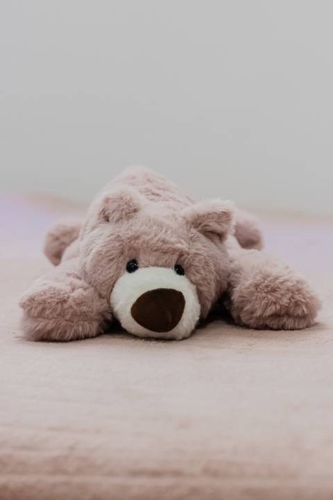 Ensaio gestante em Ribeirão Preto com fotógrafo especializado. Carol e Léo escolheram uma praça cheia de história para registrar a doce espera pela Sarah. Fotos naturais, com emoção, conexão e luz suave da manhã.'