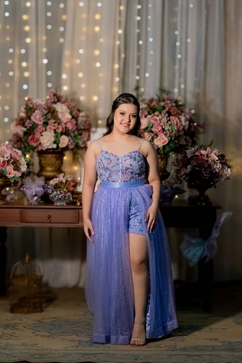 A magia de uma noite inteira em um só olhar. ✨ Foi assim que a Isabella viveu seu conto de fadas de 15 anos aqui em Ribeirão Preto. Mais que fotos, capturamos a essência de um sonho realizado. Do brilho no vestido à felicidade no olhar, cada detalhe conta'