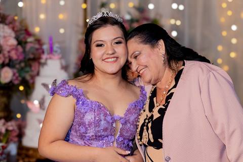 A magia de uma noite inteira em um só olhar. ✨ Foi assim que a Isabella viveu seu conto de fadas de 15 anos aqui em Ribeirão Preto. Mais que fotos, capturamos a essência de um sonho realizado. Do brilho no vestido à felicidade no olhar, cada detalhe conta'