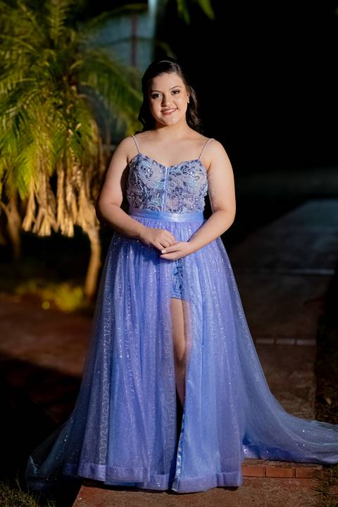 A magia de uma noite inteira em um só olhar. ✨ Foi assim que a Isabella viveu seu conto de fadas de 15 anos aqui em Ribeirão Preto. Mais que fotos, capturamos a essência de um sonho realizado. Do brilho no vestido à felicidade no olhar, cada detalhe conta'