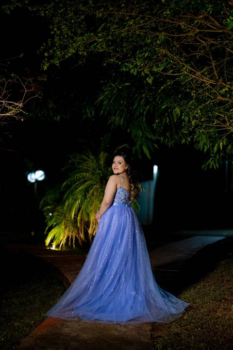 A magia de uma noite inteira em um só olhar. ✨ Foi assim que a Isabella viveu seu conto de fadas de 15 anos aqui em Ribeirão Preto. Mais que fotos, capturamos a essência de um sonho realizado. Do brilho no vestido à felicidade no olhar, cada detalhe conta'