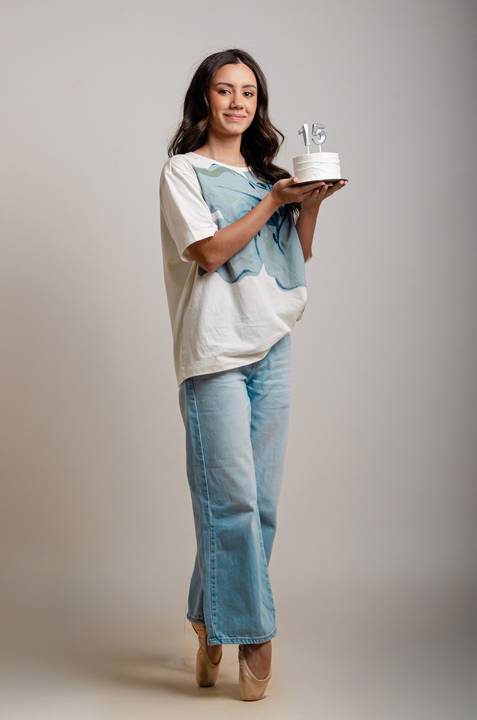 Fotógrafo de debutantes em Ribeirão Preto: ensaio de 15 anos em estúdio.'