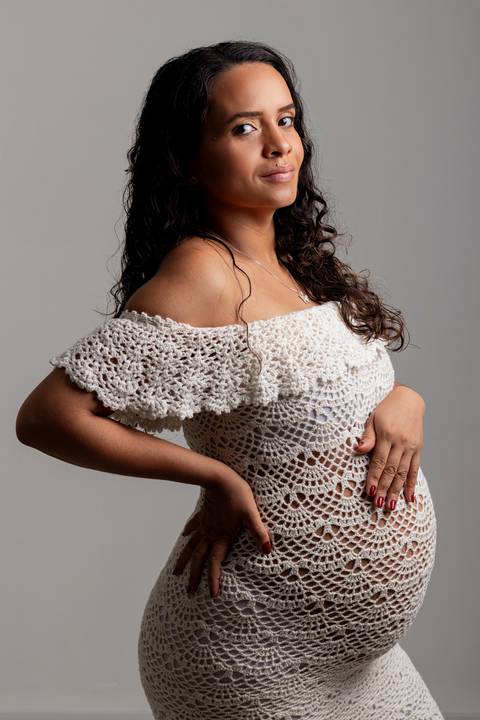 Foto da Lorraine em estudio em ribeirão preto a espera da Isabella - fotos em estudio- fotografo profissional em ribeirão preto'