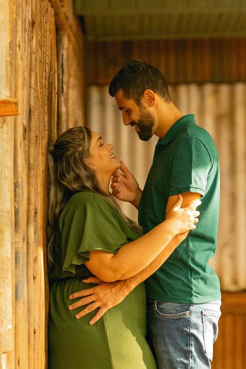 O pré-wedding da Luana e do Gustavo no Parque Curupira, em Ribeirão Preto, uniu romance e descontração. Entre cenários naturais, brindes com cerveja e plaquinhas criativas, registramos a conexão única e a leveza desse casal apaixonado.