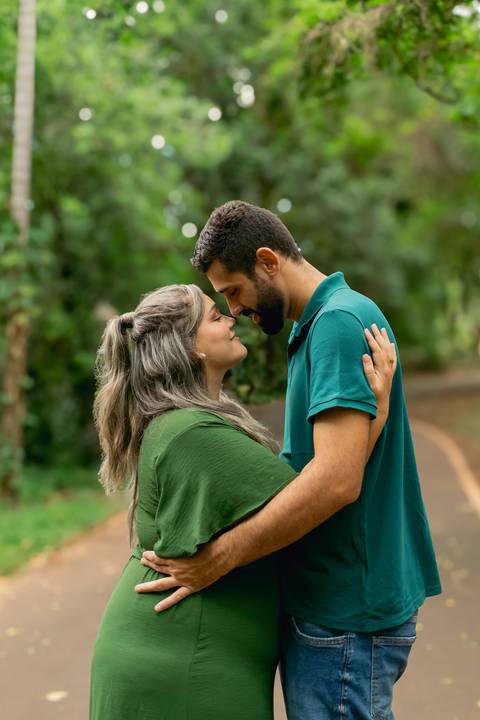 O pré-wedding da Luana e do Gustavo no Parque Curupira, em Ribeirão Preto, uniu romance e descontração. Entre cenários naturais, brindes com cerveja e plaquinhas criativas, registramos a conexão única e a leveza desse casal apaixonado.