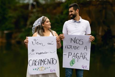 O pré-wedding da Luana e do Gustavo no Parque Curupira, em Ribeirão Preto, uniu romance e descontração. Entre cenários naturais, brindes com cerveja e plaquinhas criativas, registramos a conexão única e a leveza desse casal apaixonado.