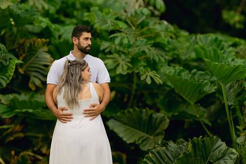 O pré-wedding da Luana e do Gustavo no Parque Curupira, em Ribeirão Preto, uniu romance e descontração. Entre cenários naturais, brindes com cerveja e plaquinhas criativas, registramos a conexão única e a leveza desse casal apaixonado.