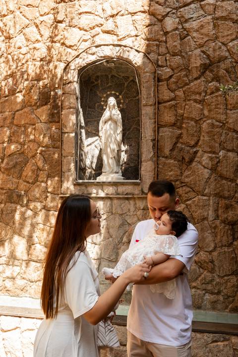 fotografo-de-batizado-em-ribeirao-preto-familia-gruta-nossa-senhora retrato-bebe-batizado-fotografia-de-familia-ribeirao-preto'