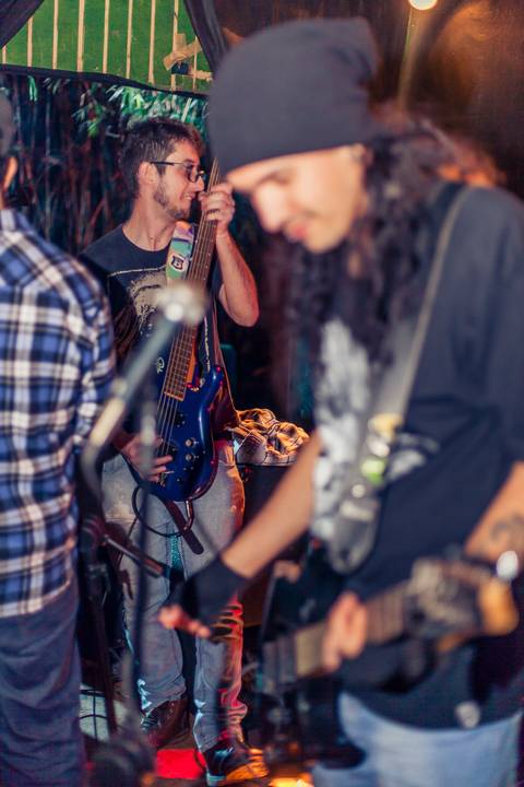 foto de pessoas que estão no show do Casarão do Rock em Santa Helena - PR'