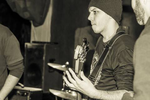 foto de pessoas que estão no show do Casarão do Rock em Santa Helena - PR'