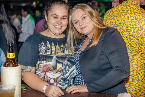 Foto de garotas, mulheres meninas  em evento do arraiá do conveniência 53 em Santa HElena - PR'