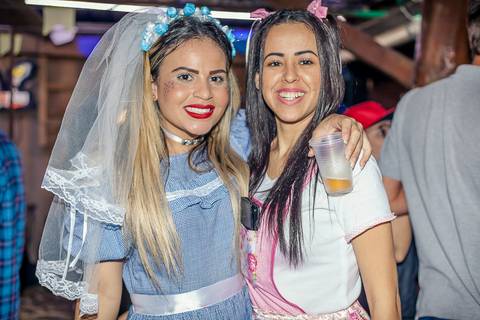 Foto de garotas, mulheres meninas  em evento do arraiá do conveniência 53 em Santa HElena - PR'