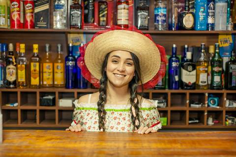 Foto de garotas, mulheres meninas  em evento do arraiá do conveniência 53 em Santa HElena - PR'