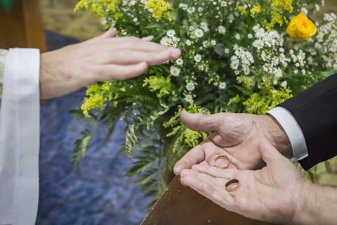 Fotografia de Alaídes e Armínio Draghetti em celebração de suas bodas de ouro (50 anos de casamento)'