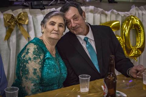 Fotografia de Alaídes e Armínio Draghetti em celebração de suas bodas de ouro (50 anos de casamento)'
