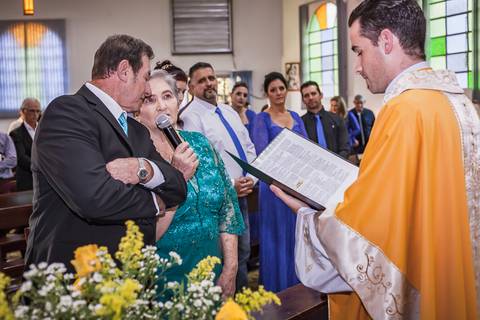 Fotografia de Alaídes e Armínio Draghetti em celebração de suas bodas de ouro (50 anos de casamento)'