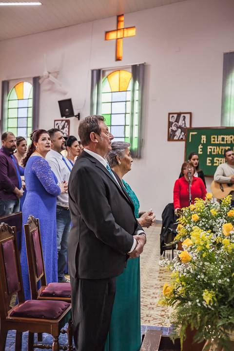 Fotografia de Alaídes e Armínio Draghetti em celebração de suas bodas de ouro (50 anos de casamento)'