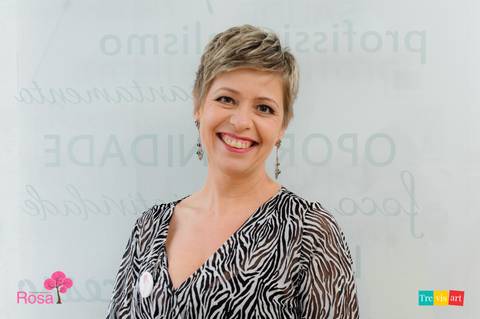 Foto perfil profissional. Lênia Luz Empreendedorismo Rosa.'