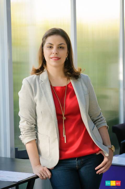 Foto perfil profissional para redes sociais, apresentações, blogs e midias. Suzana Dias.'