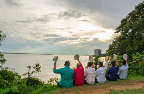 amigos ao por do sol'
