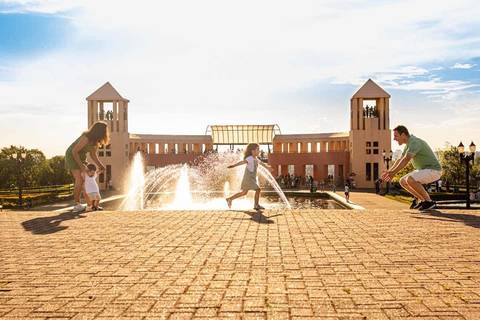 Menina correndo no Parque Tanguá '