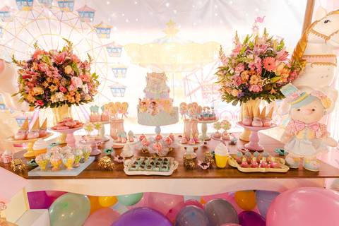 Decoração de Festa de aniversário Infantil de um ano da Helena, filha da @blogbytali com tema de Circo '