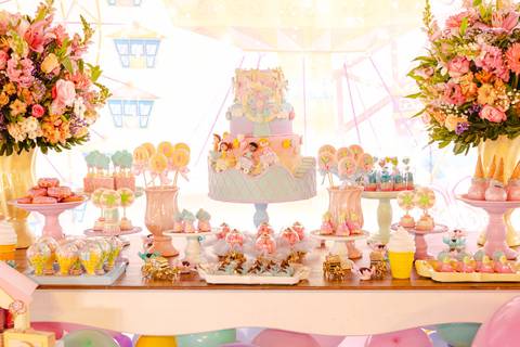 Decoração de Festa de aniversário Infantil de um ano da Helena, filha da @blogbytali com tema de Circo '