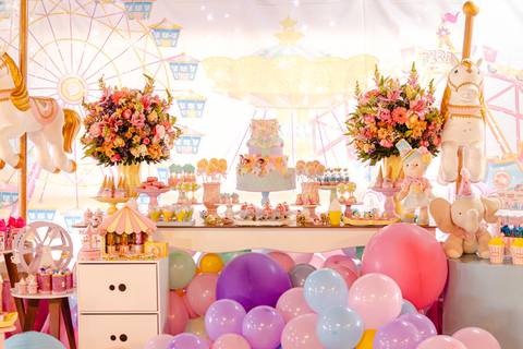 Decoração de Festa de aniversário Infantil de um ano da Helena, filha da @blogbytali com tema de Circo '