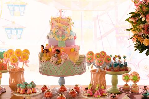 Decoração de Festa de aniversário Infantil de um ano da Helena, filha da @blogbytali com tema de Circo '