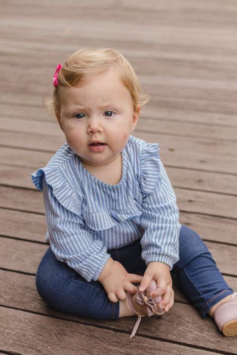 Menina Bebê brincando no Memorial Ucraniano no Parque Tingui'